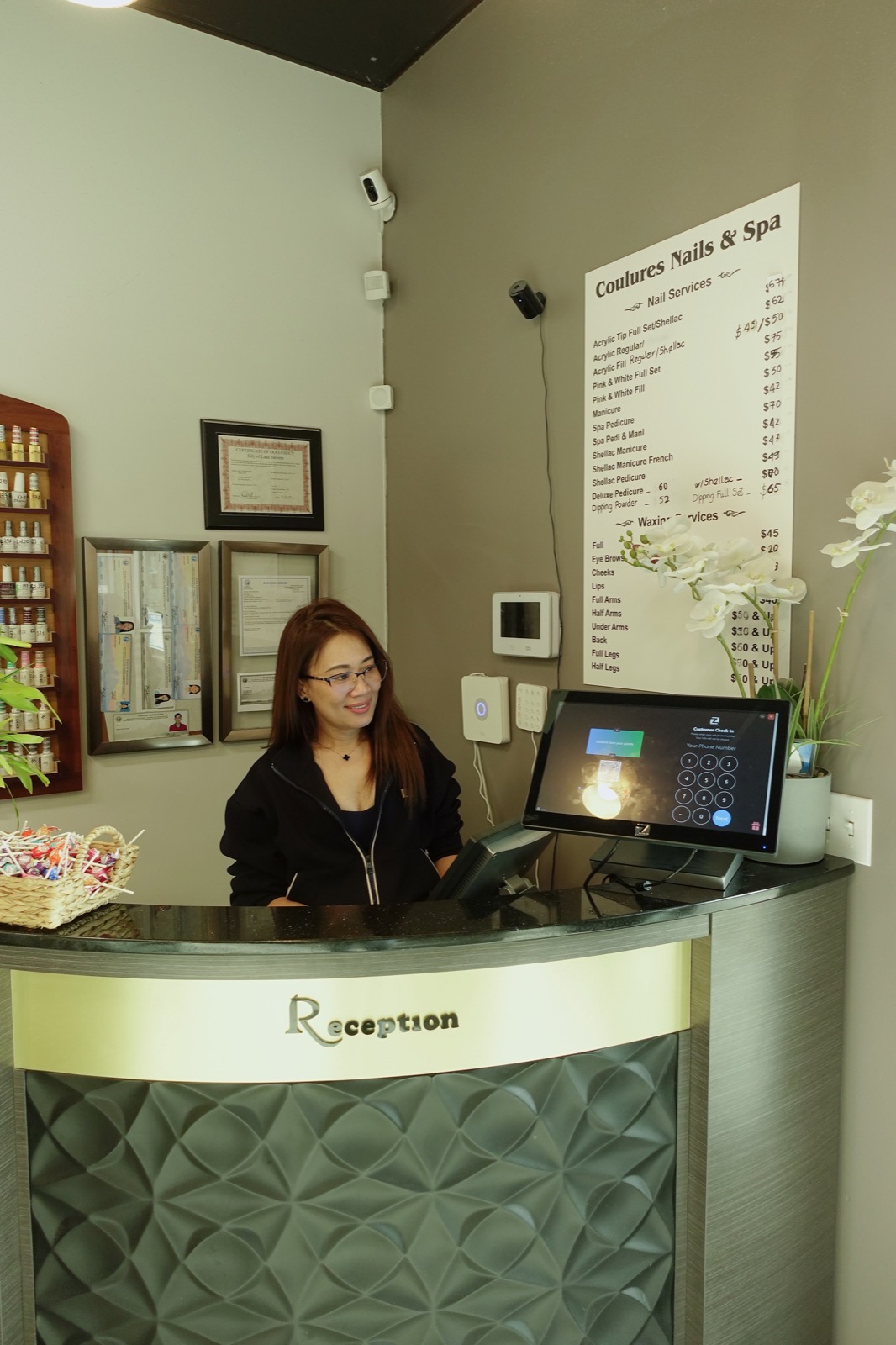 Real salon workspace supported by ZumtechINC